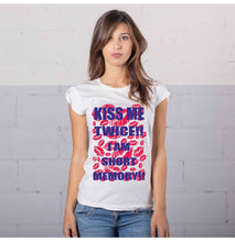 Carica l&#39;immagine nel visualizzatore di Gallery, T-SHIRT DONNA &#39;&#39;KISS ME&#39;&#39;
